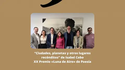 La ganadora, Isabel Cobo, con algunos miembros del jurado La ganadora, Isabel Cobo, con algunos miembros del jurado