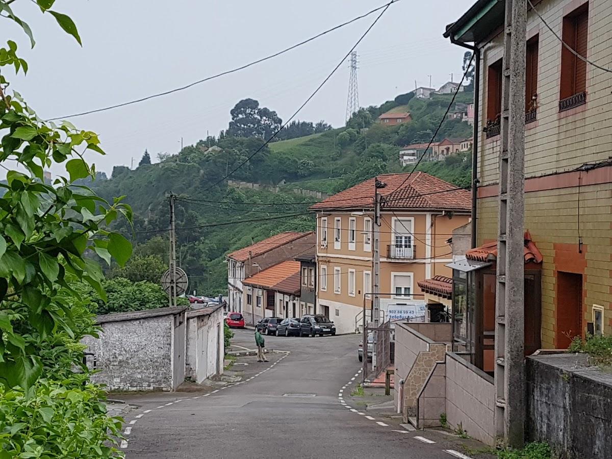 El "Finisterre" de Gijón clama contra la contaminación El "Finisterre" de Gijón clama contra la contaminación