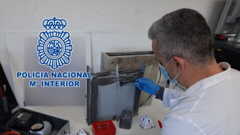 Agente de la Polic&iacute;a Cient&iacute;fica. 