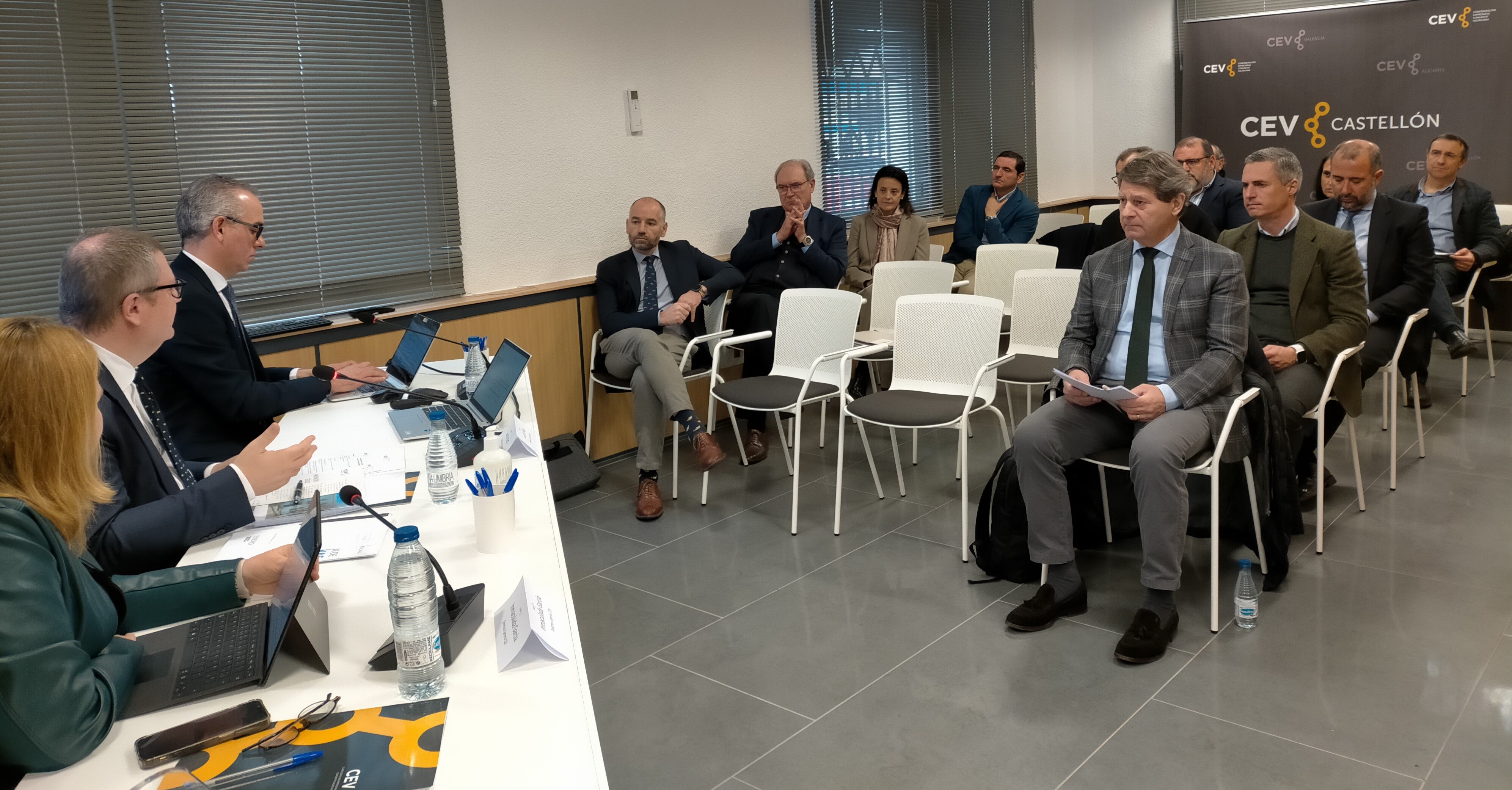 CEV Castellón pide una rápida reversión del carril bici de l’Alcora para aliviar el tráfico y evitar accidentes CEV Castellón pide una rápida reversión del carril bici de l’Alcora para aliviar el tráfico y evitar accidentes