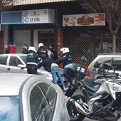 Momento de la detención por parte de los agentes de la Policía Local Momento de la detención por parte de los agentes de la Policía Local