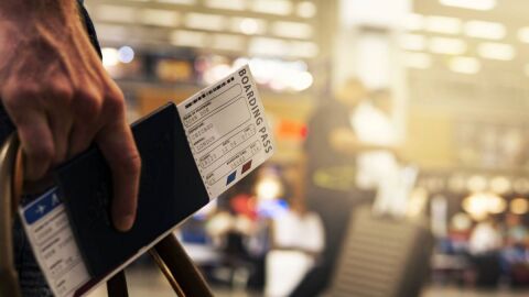 Pasajero en un aeropuerto