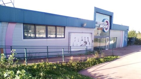 Los vecinos plantean sus reivindicaciones a los pol&iacute;ticos