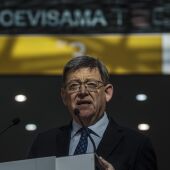 El 'president' de la Generalitat valenciana, Ximo Puig, interviene durante la inauguración de la feria Cevisama 2023.