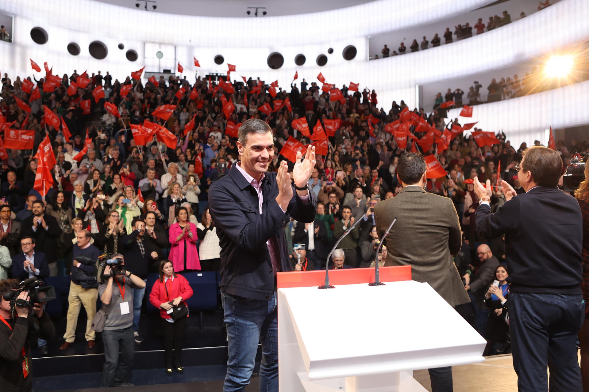 La polémica cena del 'caso Mediador' con el Tito Berni que señala al PSOE: "Mesa para 15. Sólo personas del partido" La polémica cena del 'caso Mediador' con el Tito Berni que señala al PSOE: "Mesa para 15. Sólo personas del partido"