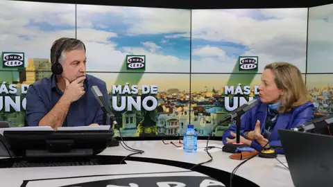 Nadia Calviño, ministra de Asuntos Económicos, con Carlos Alsina en 'Más de uno' Nadia Calviño, ministra de Asuntos Económicos, con Carlos Alsina en 'Más de uno'