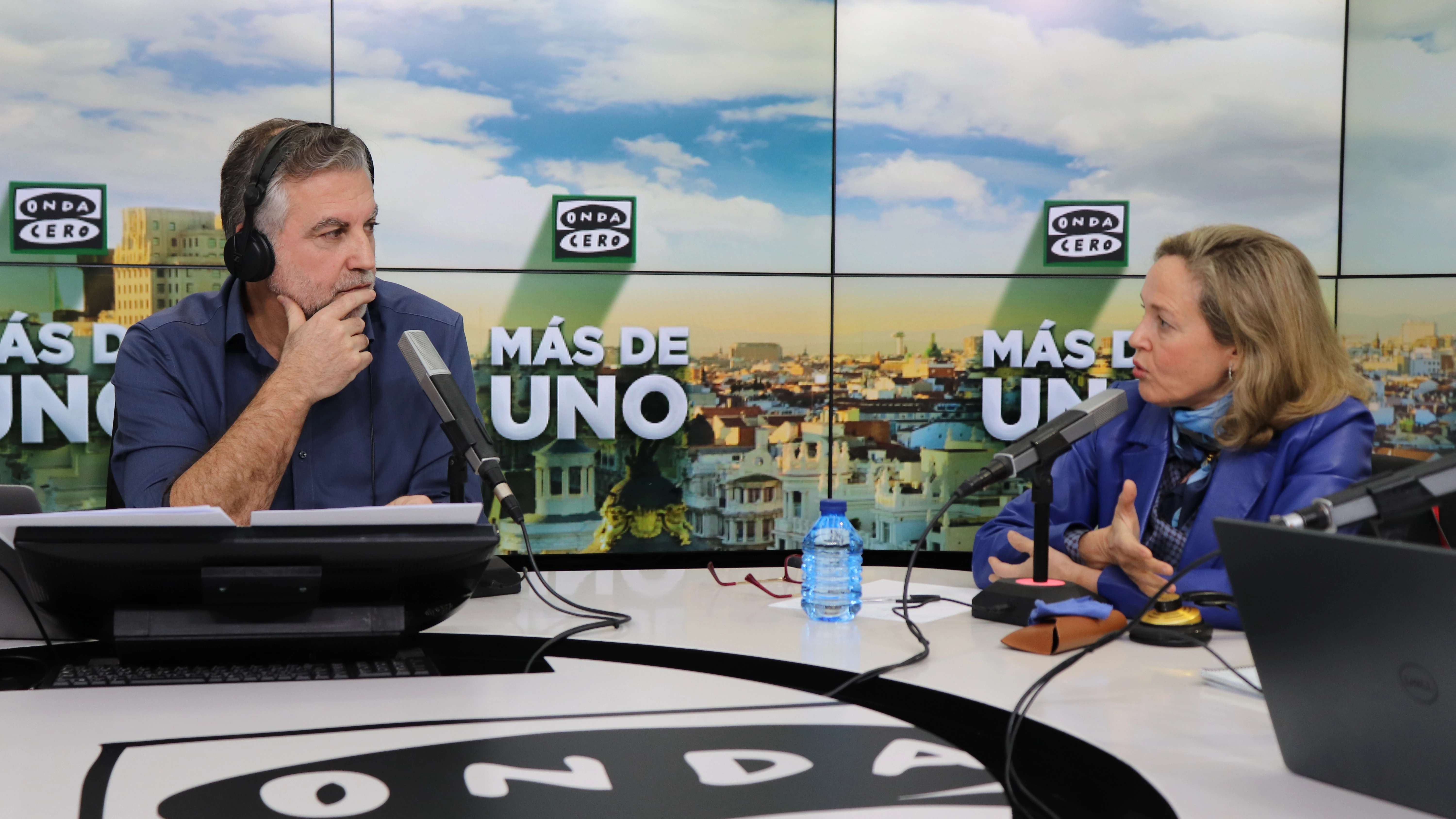 Nadia Calviño, ministra de Asuntos Económicos, con Carlos Alsina en 'Más de uno' Nadia Calviño, ministra de Asuntos Económicos, con Carlos Alsina en 'Más de uno'