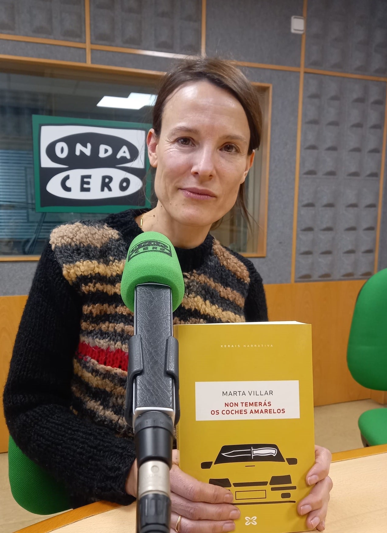 Marta Villar nos presenta "Non temerás os coches amarelos" y visitamos la calle Oleoducto en vísperas de que comience a funcionar el nuevo poliducto de Langosteira Marta Villar nos presenta "Non temerás os coches amarelos" y visitamos la calle Oleoducto en vísperas de que comience a funcionar el nuevo poliducto de Langosteira