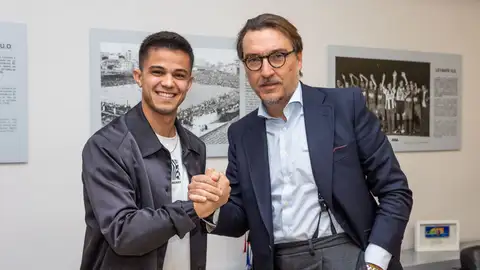 El Levante renueva a Roger Brugué hasta 2026 El Levante renueva a Roger Brugué hasta 2026