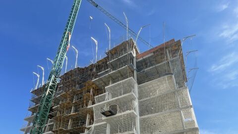 Imagen de archivo de un edificio en construcci&oacute;n en Elche.