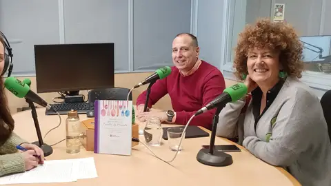Blanca García Henche y Pedro Cuesta-Valiño, profesores del Departamento de Economía y Dirección de Empresas de la Universidad de Alcalá, nos presentan en Más de uno Alcalá el libro “Mujeres en la gastronomía de Castilla La Mancha” Blanca García Henche y Pedro Cuesta-Valiño, profesores del Departamento de Economía y Dirección de Empresas de la Universidad de Alcalá, nos presentan en Más de uno Alcalá el libro “Mujeres en la gastronomía de Castilla La Mancha”