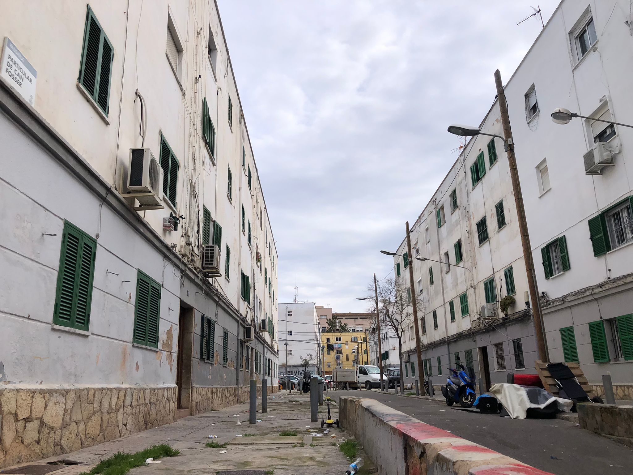 Aplazan 15 días el desahucio de una mujer y su hijo discapacitado en Camp Redó Aplazan 15 días el desahucio de una mujer y su hijo discapacitado en Camp Redó