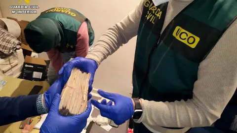 Intervención en una de las viviendas de los detenidos Intervención en una de las viviendas de los detenidos