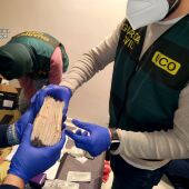 Intervención en una de las viviendas de los detenidos