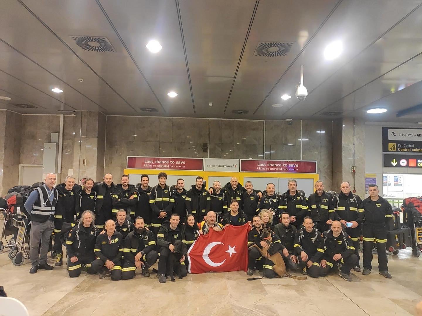 Bomberos de IAE vuelven a Turquís con 20 toneladas de ayuda humanitaria Bomberos de IAE vuelven a Turquís con 20 toneladas de ayuda humanitaria
