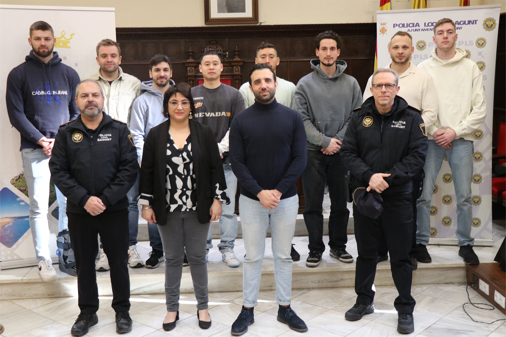 Agentes de la Policía de Berlín hacen controles de tráfico en Sagunto Agentes de la Policía de Berlín hacen controles de tráfico en Sagunto