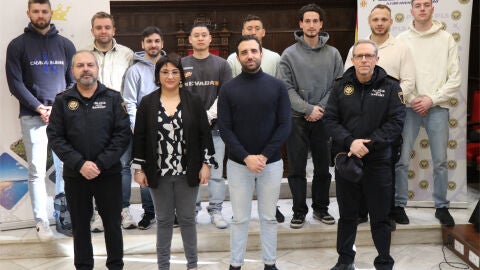 El alcalde de Sagunto, Dar&iacute;o Moreno, y la concejal delegada de la Polic&iacute;a Local de Sagunto, Natalia Antonino, reciben a agentes de la Polic&iacute;a de Berl&iacute;n