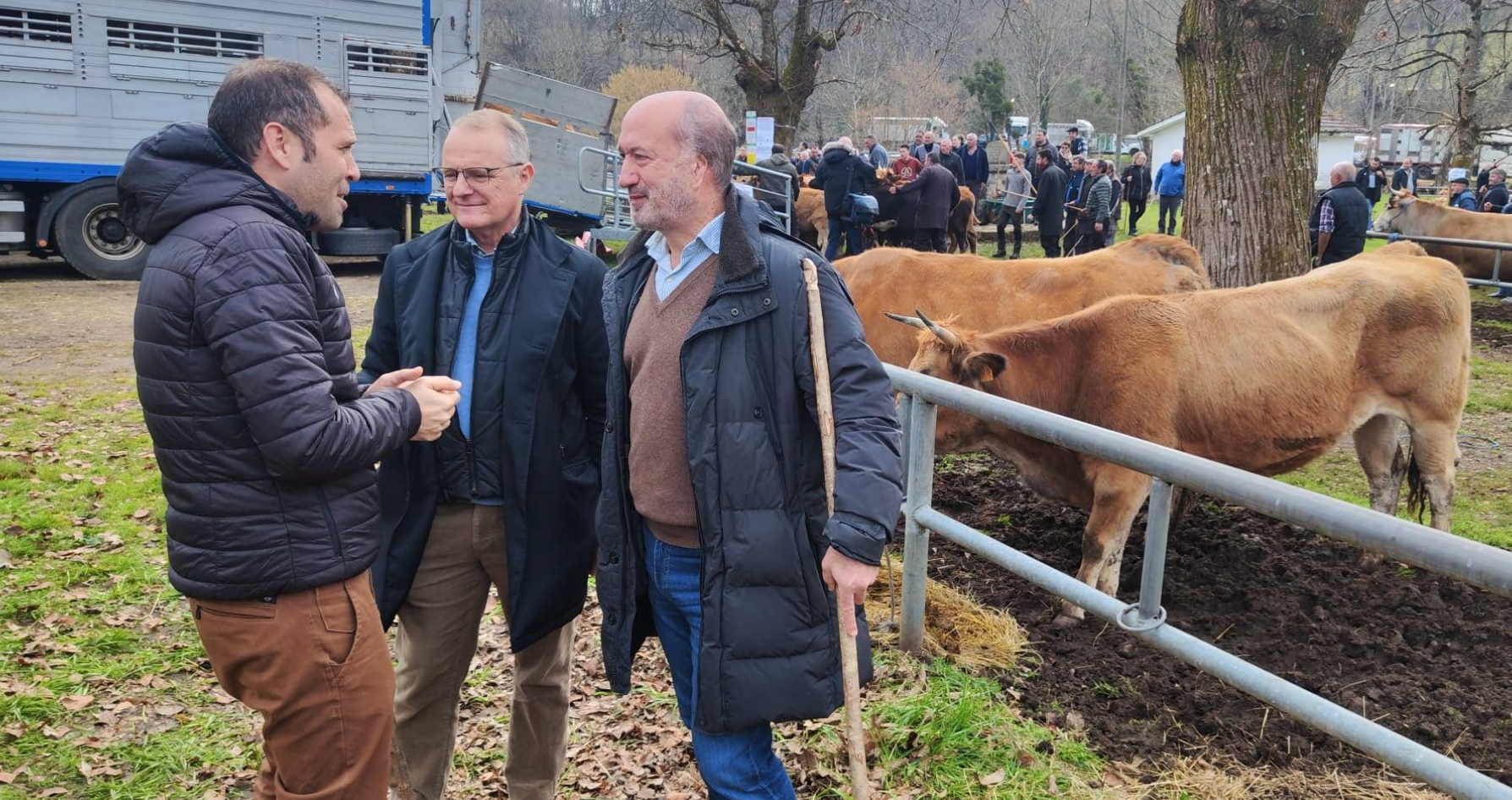 Diego Canga anuncia seis compromisos del PP para el campo asturiano en sus seis primeros meses de Gobierno Diego Canga anuncia seis compromisos del PP para el campo asturiano en sus seis primeros meses de Gobierno