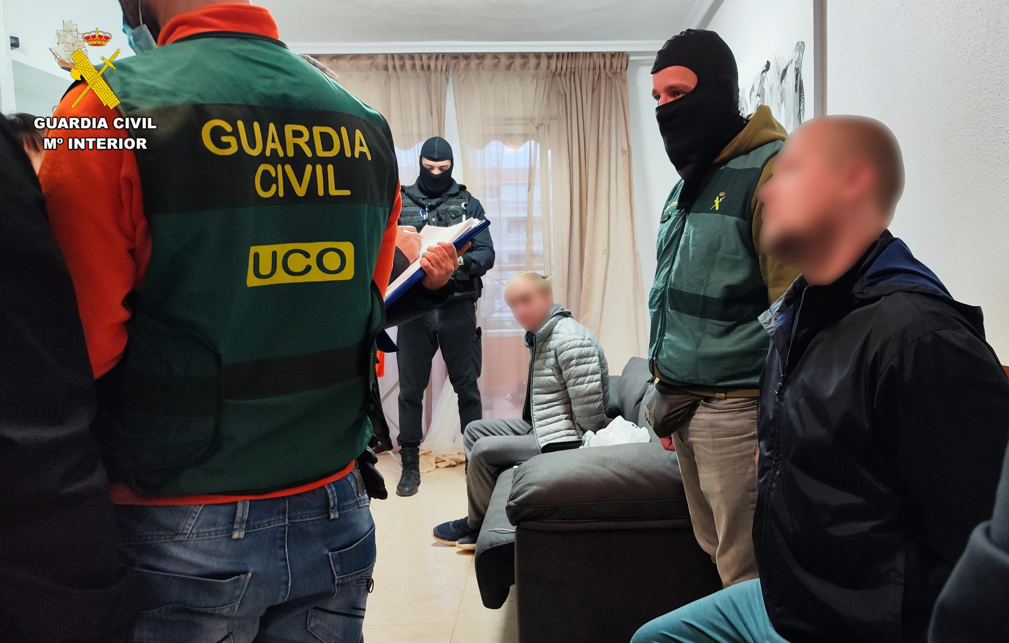 La Guardia Civil detiene a 10 personas como presuntas autoras de siete robos en domicilios de refugiados ucranianos La Guardia Civil detiene a 10 personas como presuntas autoras de siete robos en domicilios de refugiados ucranianos