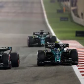 Fernando Alonso y George Russell en el GP Bahrein 2023 Fernando Alonso y George Russell en el GP Bahrein 2023