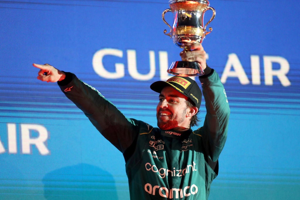 La declaración de amor de Fernando Alonso a Aston Martin: "Es un placer conducir este coche" La declaración de amor de Fernando Alonso a Aston Martin: "Es un placer conducir este coche"