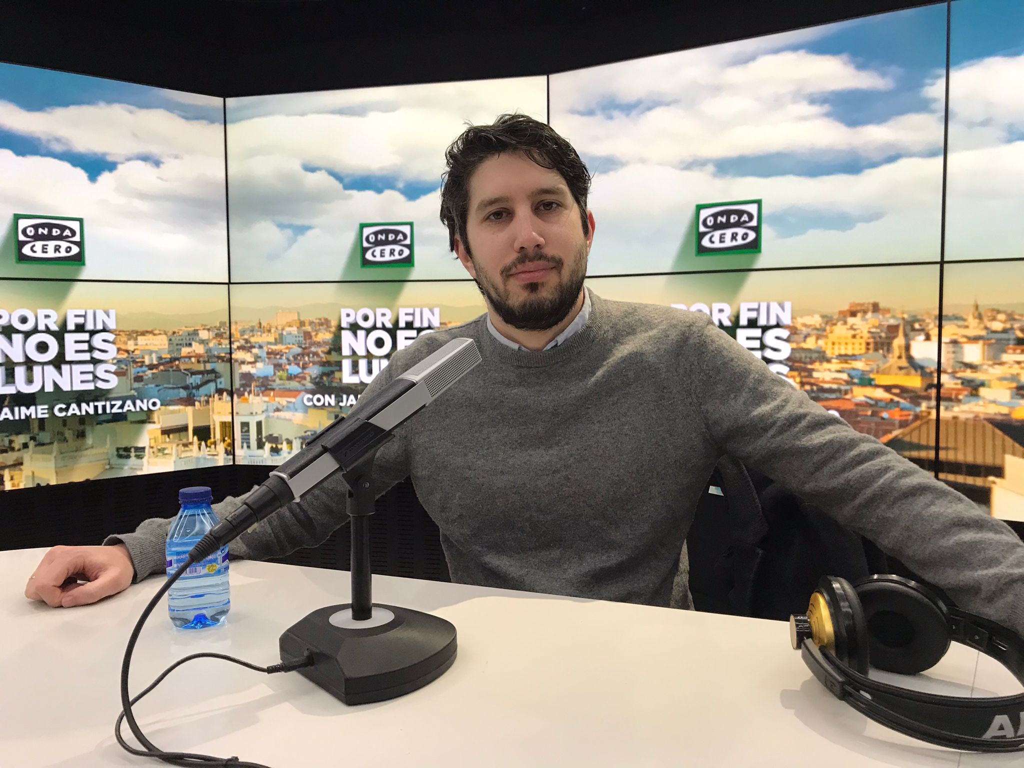 César Cervera: "Los Reyes Católicos fueron genios de la política, pero tenían un punto de locura" César Cervera: "Los Reyes Católicos fueron genios de la política, pero tenían un punto de locura"
