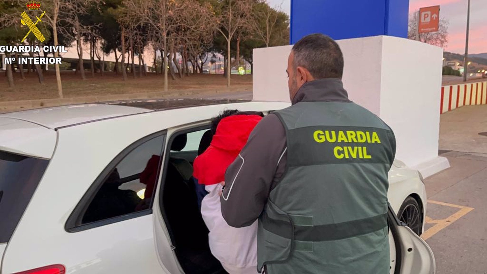 Dos detenidos por estafar 131 mil euros a una empresa de Corbera al cambiar la cuenta destinataria de los pagos Dos detenidos por estafar 131 mil euros a una empresa de Corbera al cambiar la cuenta destinataria de los pagos
