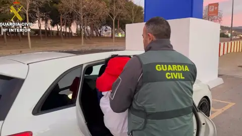 Dos detenidos por estafar 131.100 euros a una empresa al cambiar la cuenta destinataria de los pagos Dos detenidos por estafar 131.100 euros a una empresa al cambiar la cuenta destinataria de los pagos