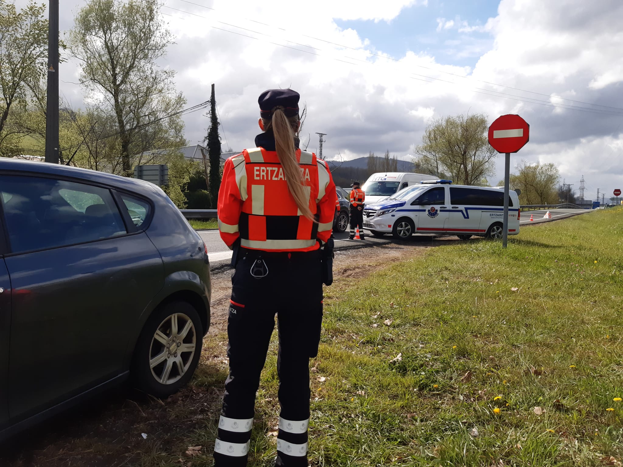 Las policías vascas redoblan la vigilancia del uso del cinturón y los sistemas de retención infantil Las policías vascas redoblan la vigilancia del uso del cinturón y los sistemas de retención infantil