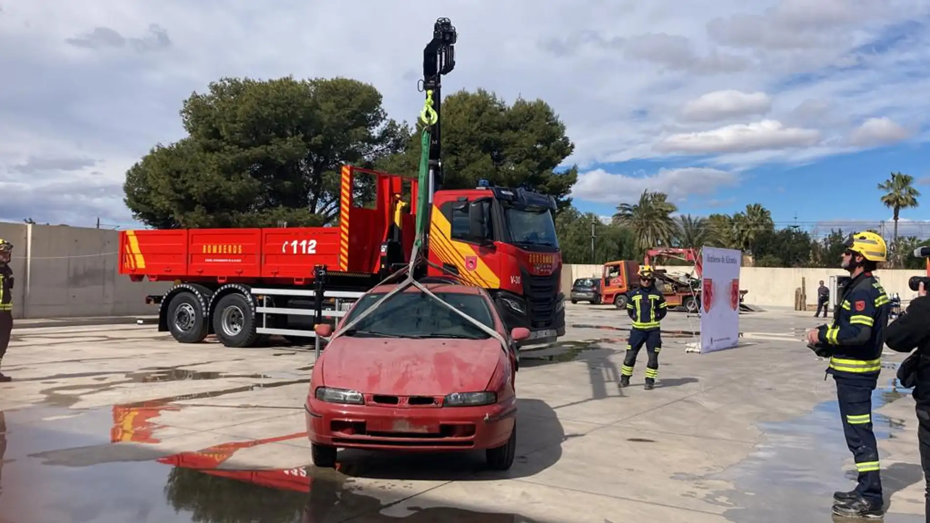 Nueva autogrúa de los bomberos del SPEIS de Alicante