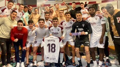 Los jugadores del Alba dedicaron la victoria frente al Sporting a Pelayo Novo