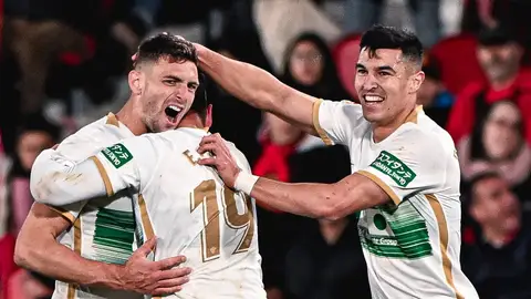 Lucas Boyé celebra el gol de la victoria ante el Real Mallorca, junto a Eze Ponce y Diego González. Lucas Boyé celebra el gol de la victoria ante el Real Mallorca, junto a Eze Ponce y Diego González.