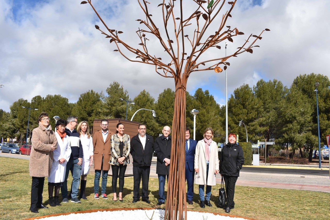 ALCER rinde homenaje a los donantes de Ciudad Real con un árbol escultórico ALCER rinde homenaje a los donantes de Ciudad Real con un árbol escultórico