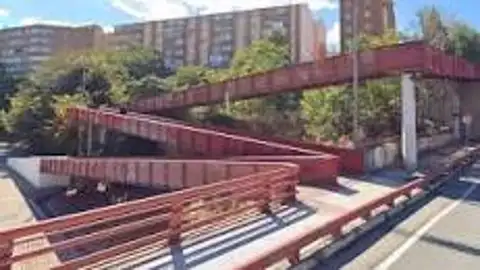 Se va arreglando la pasarela Se va arreglando la pasarela