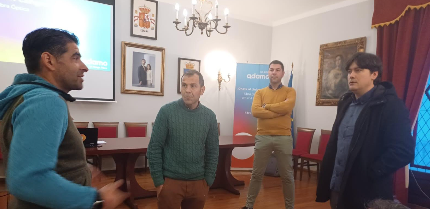 El consejero de Ciencia presenta el despliegue de fibra óptica en Cangas de Onís El consejero de Ciencia presenta el despliegue de fibra óptica en Cangas de Onís