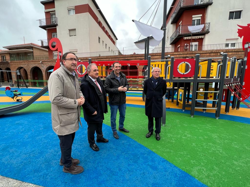 Renovados los juegos infantiles de la Plaza de El Carmen por 205.000 euros Renovados los juegos infantiles de la Plaza de El Carmen por 205.000 euros