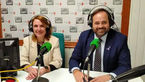 Cándida Tercero, presidenta del PP de Valdepeñas, y Paco Núñez, presidente del PP de Castilla La Mancha Cándida Tercero, presidenta del PP de Valdepeñas, y Paco Núñez, presidente del PP de Castilla La Mancha