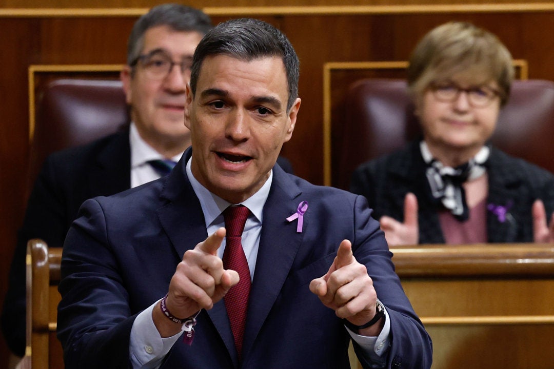 Gamarra dice que el Gobierno "no puede llamarse feminista" tras el 'sí es sí' y Sánchez alude a la foto de Feijóo con un narco Gamarra dice que el Gobierno "no puede llamarse feminista" tras el 'sí es sí' y Sánchez alude a la foto de Feijóo con un narco