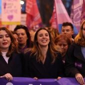 Irene montero, vitoreada en la manifestación del 8M y gritos de dimisión en la de Movimiento Feminista