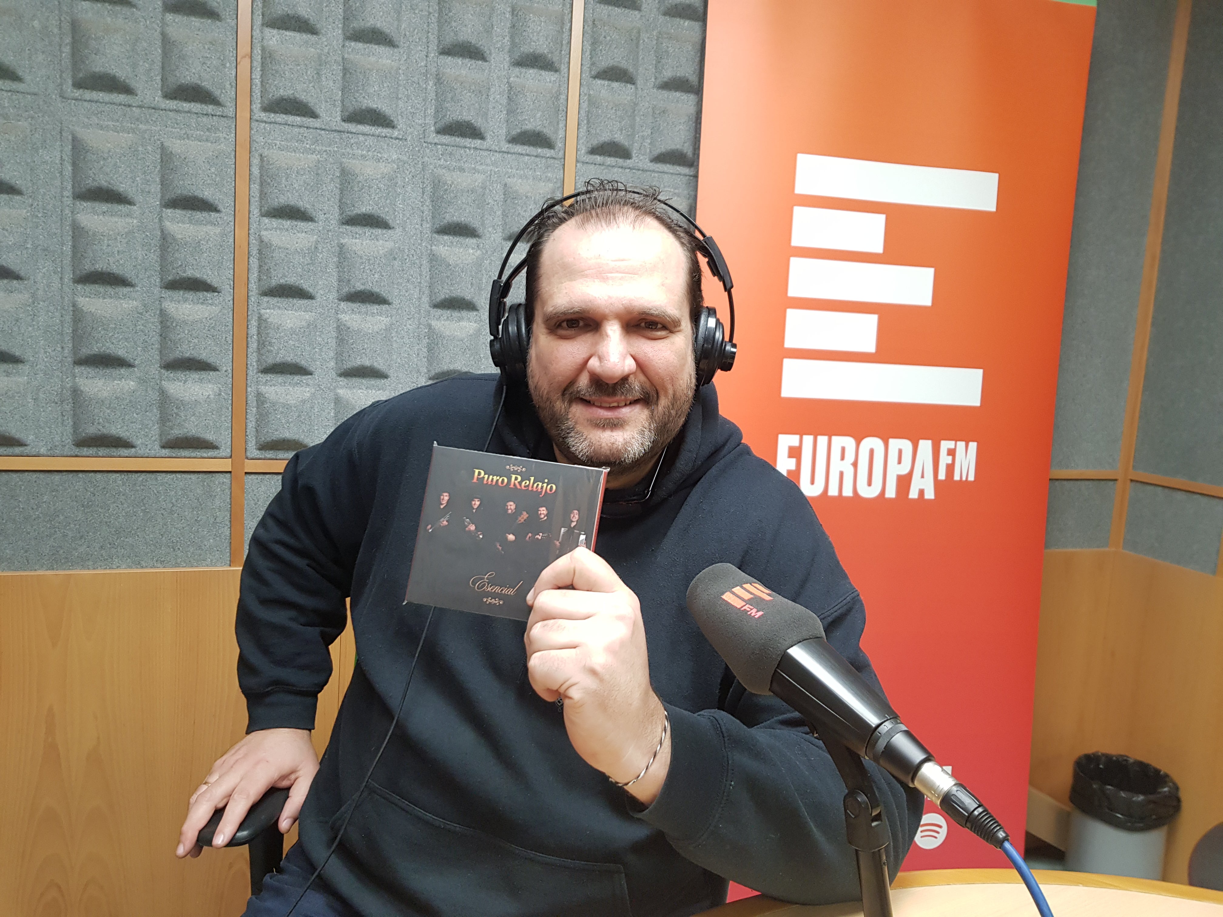 "Esencial" es el nuevo disco de Puro Relajo "Esencial" es el nuevo disco de Puro Relajo