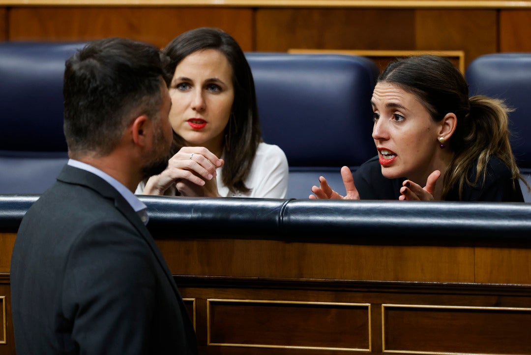 Podemos plantea al PSOE que las ministras del Gobierno lideren el debate contra la moción de censura de Vox Podemos plantea al PSOE que las ministras del Gobierno lideren el debate contra la moción de censura de Vox
