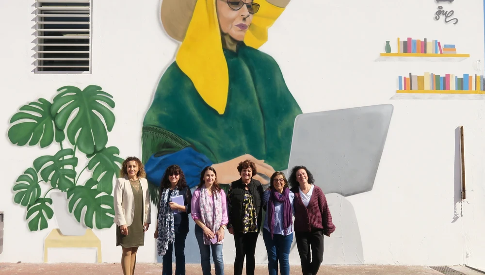 En el Centro Cultural Cervantes se ha inaugurado un mural de Aida Miró