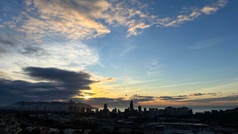 benidorm amanecer nubes y claros intervalos nubosos marina baixa