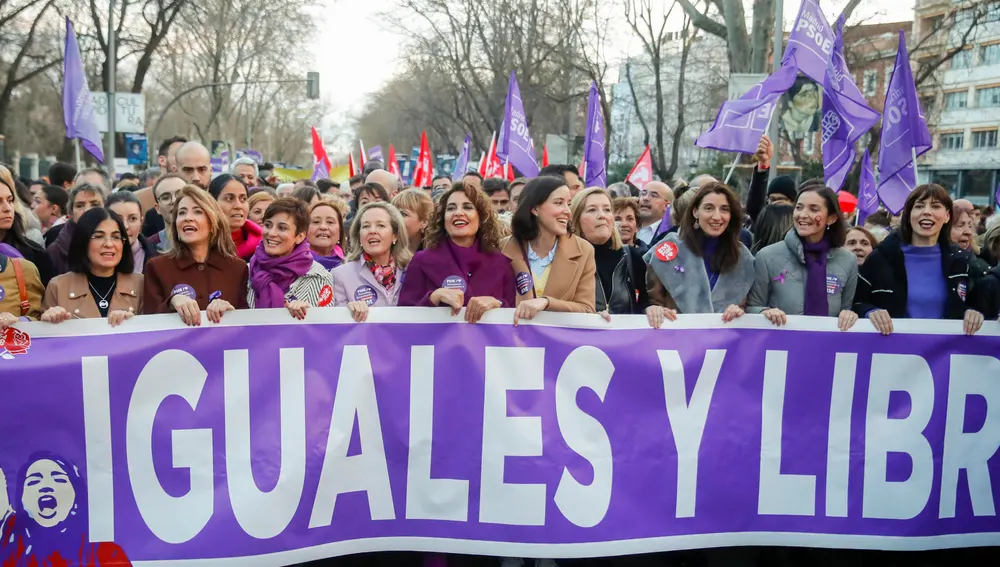 Las ministras del PSOE durante la manifestación del 8M en Madrid