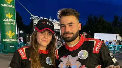 Miriam Antelo con el trofeo Copa Kobe Motor Miriam Antelo con el trofeo Copa Kobe Motor