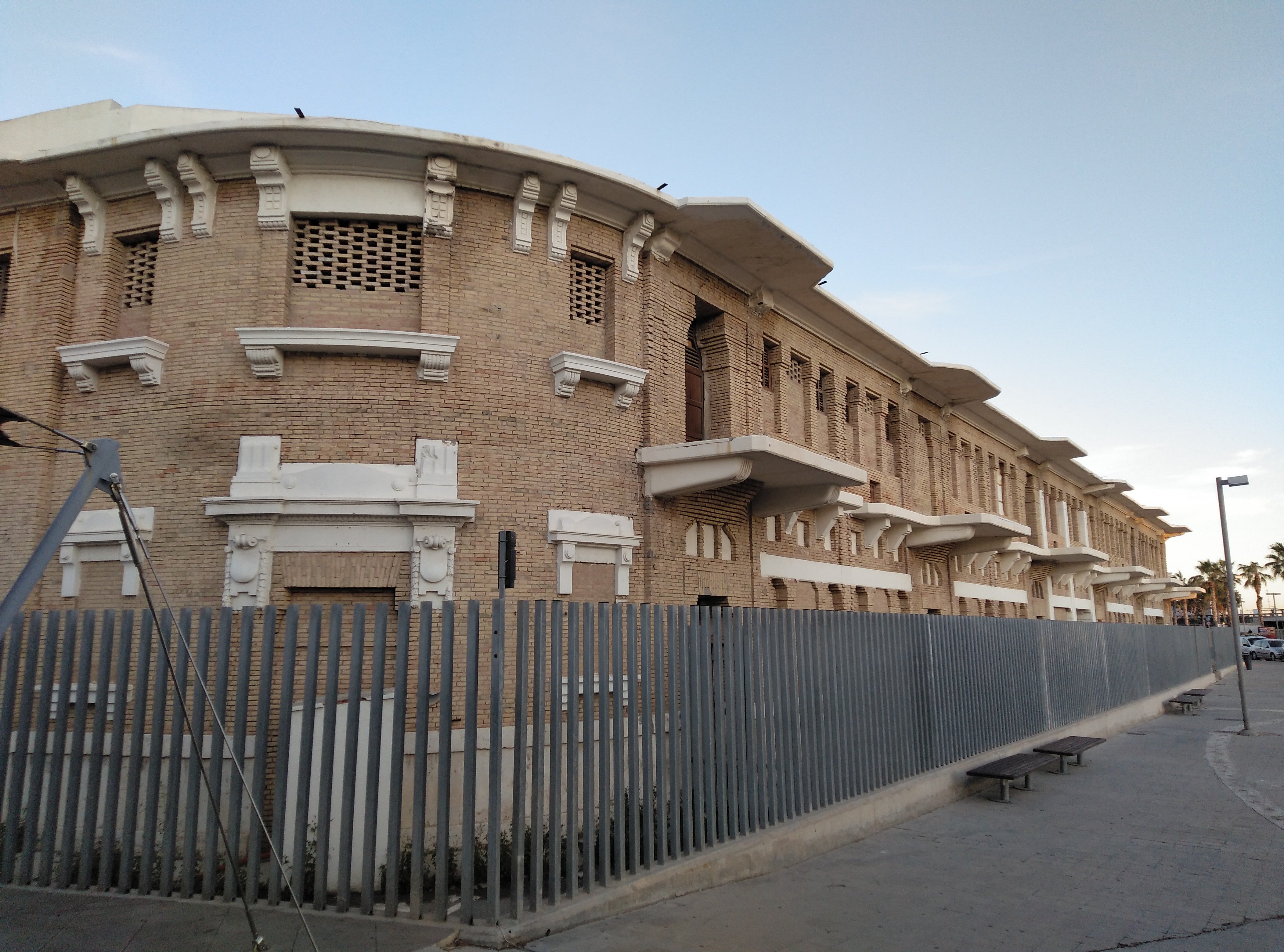 El Ayuntamiento de València adjudicará los Docks a la empresa valenciana Sineasen El Ayuntamiento de València adjudicará los Docks a la empresa valenciana Sineasen