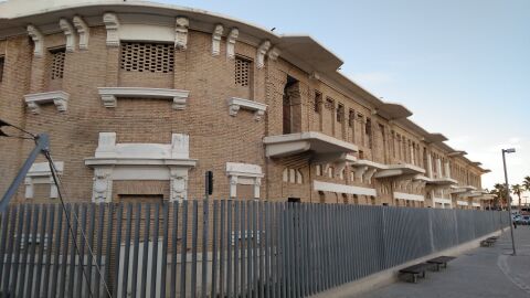 Edificio de los antiguos Docks, en La Marina