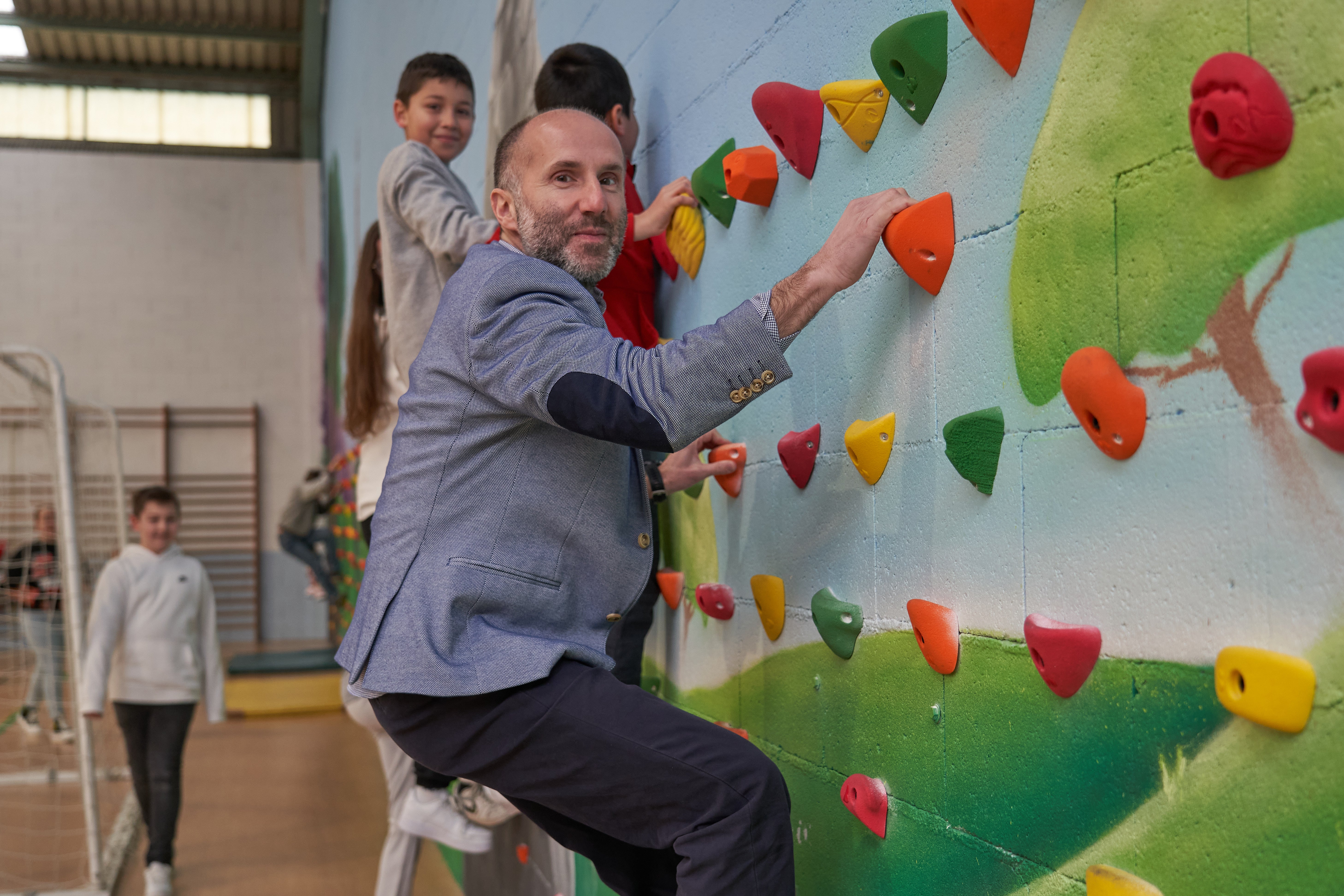 O Concello de Ourense colabora co CEIP Mestre Vide coa instalación dun rocódromo O Concello de Ourense colabora co CEIP Mestre Vide coa instalación dun rocódromo