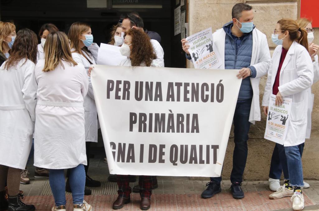 El Sindicato Médico de la Comunitat Valenciana desconfía de que los médicos puedan atender a la mitad de pacientes como se ha acordado El Sindicato Médico de la Comunitat Valenciana desconfía de que los médicos puedan atender a la mitad de pacientes como se ha acordado