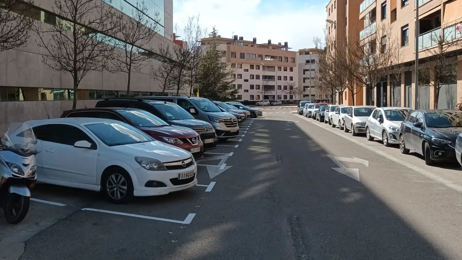 Nuevas plazas de aparcamiento en la calle Emilio Miravé.